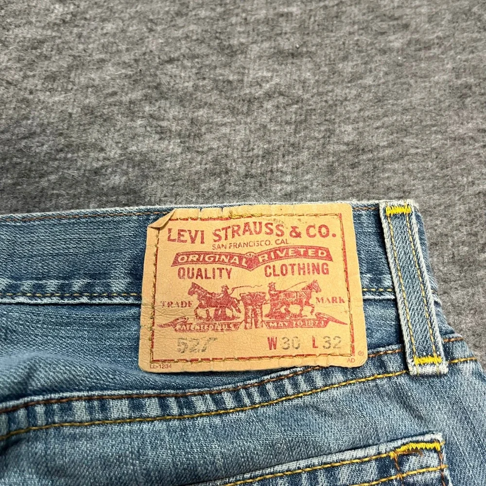 Levis 527 Low Boot Cut Jeans Mens 30x32 Light Wash Distressed Denim